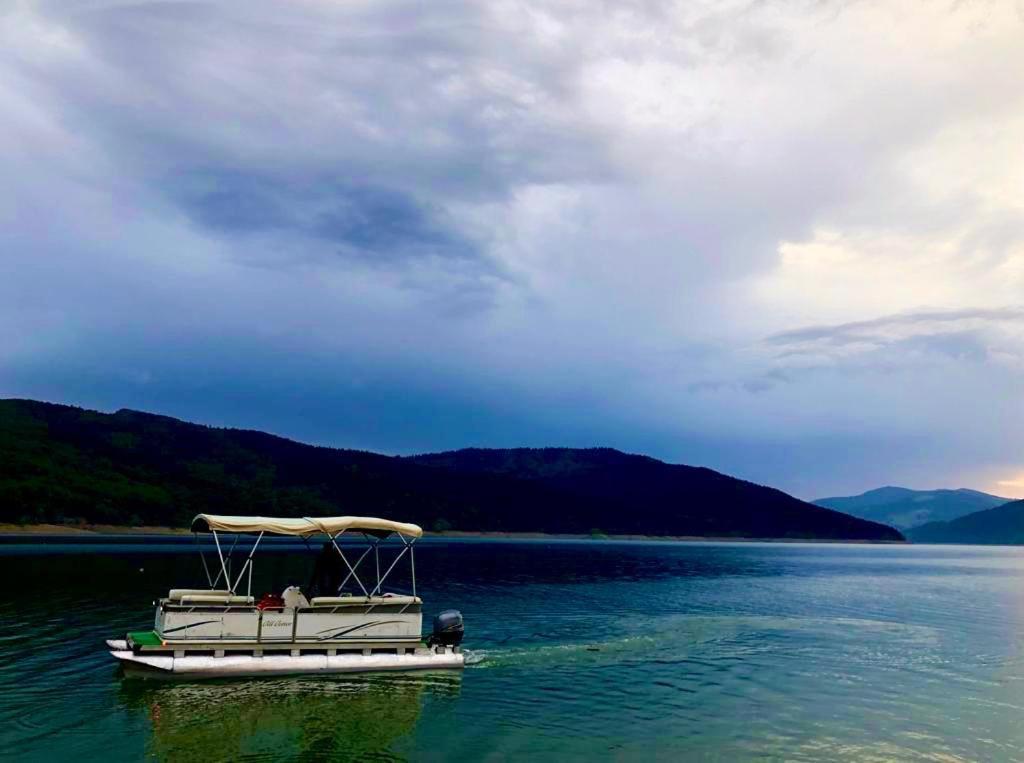 Pensiunea Lostrita Buhalnita Exteriér fotografie